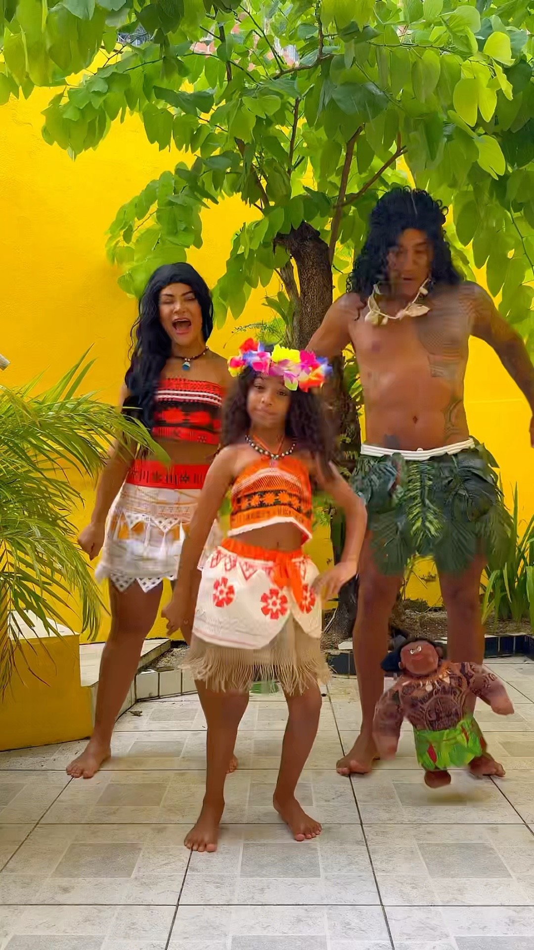 Quem gostou do MINI MAUI?@mayca.brasil #transition #moana #maui #fantasy #short